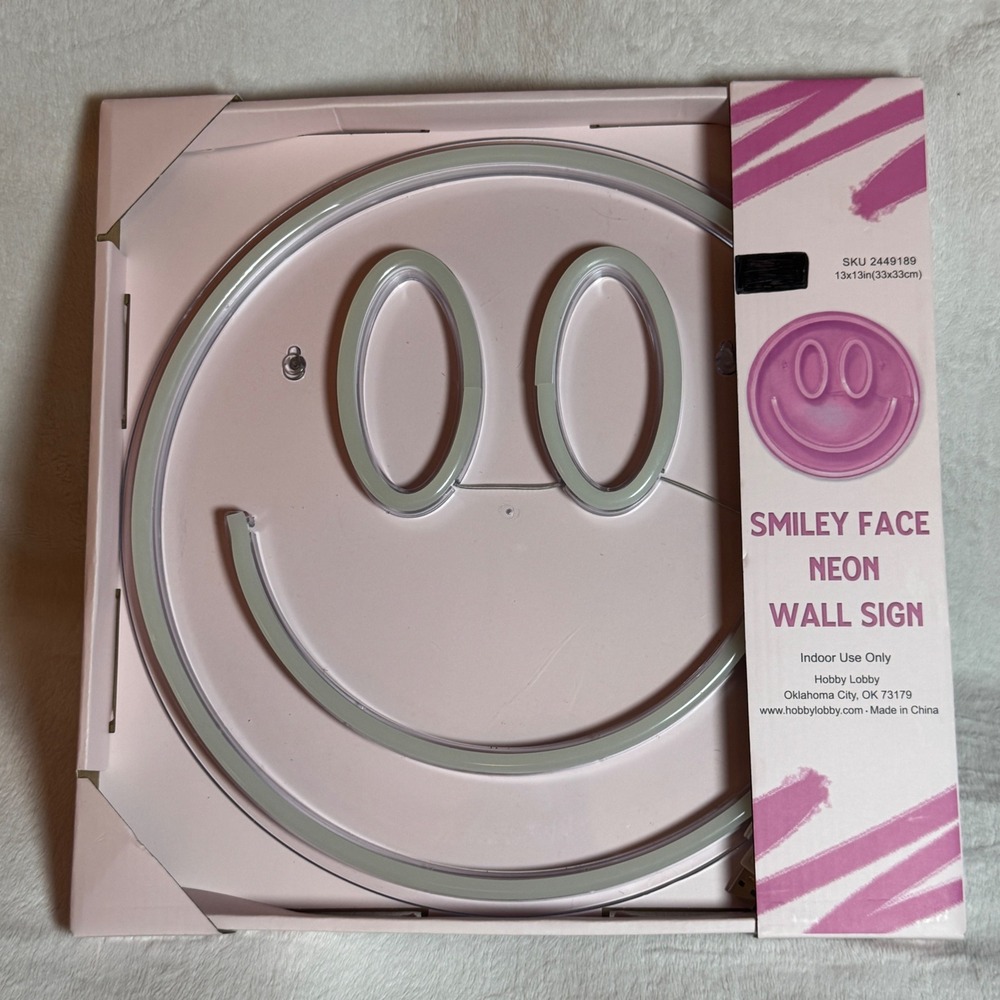 Pink Smiley Face LED Neon Wall Sign USB Plug-In, 13"x13,"‎ New in Box
